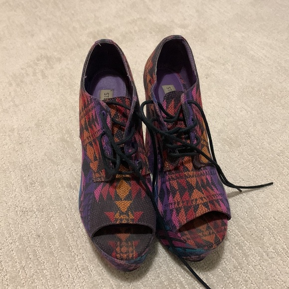 Vintage Steve Madden bright print open toe wedges - Picture 3 of 4